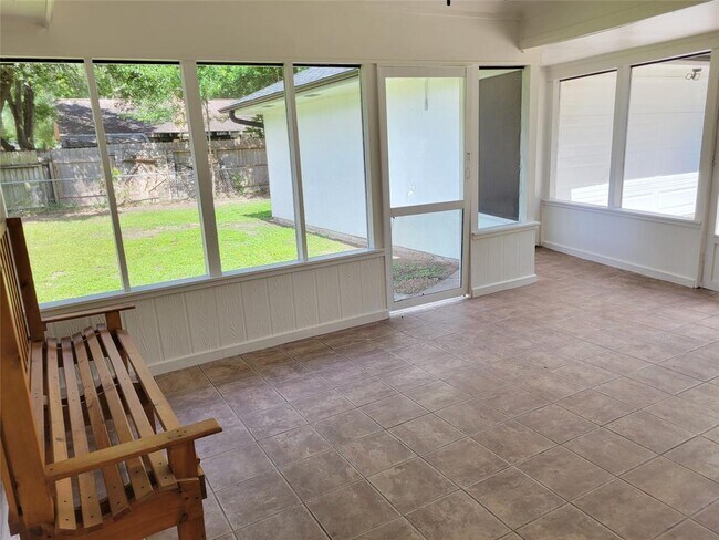Building Photo - 1409 Drexel Dr