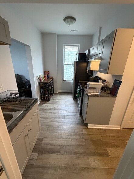 Building Photo - 1527 W 18th St