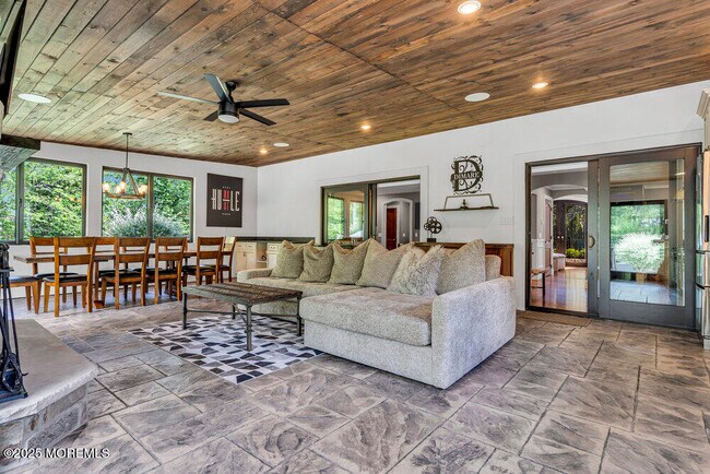 Building Photo - 620 Brookside Dr
