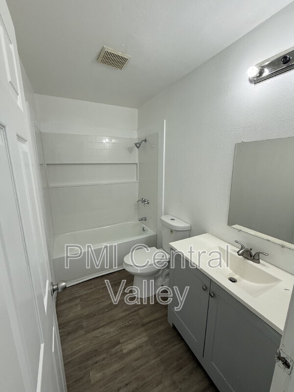 Building Photo - 1220 Fairview Dr