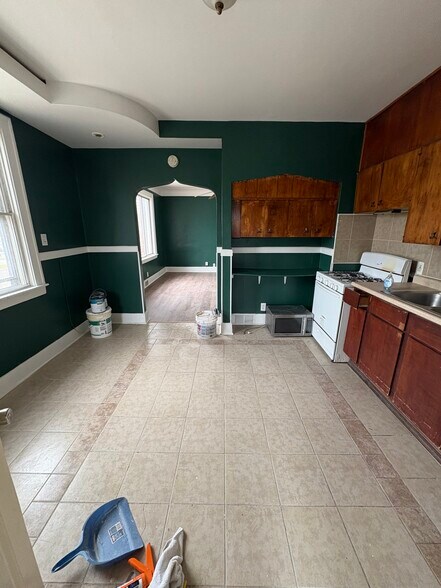 Primary Photo - 3983 Talbot St