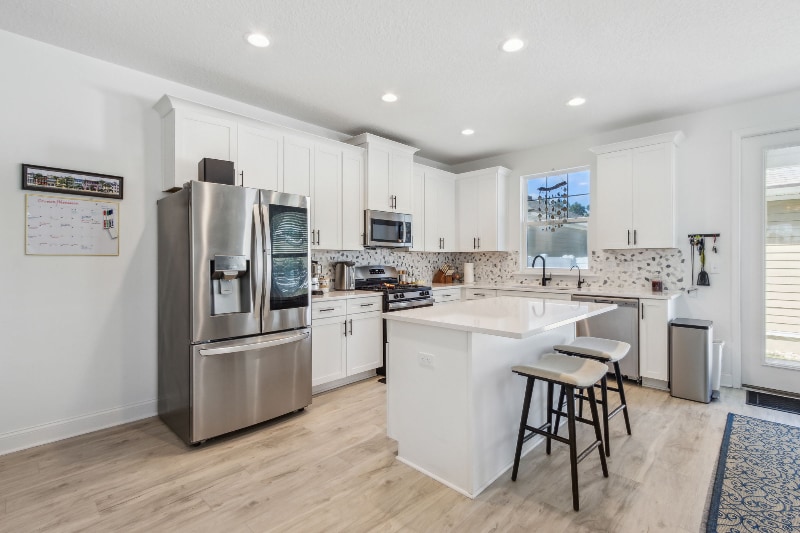 Building Photo - 213 Daydream Ave