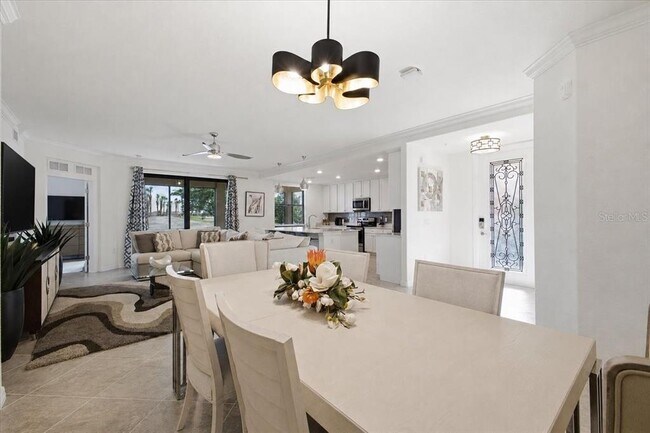 Building Photo - 10792 Tarflower Dr