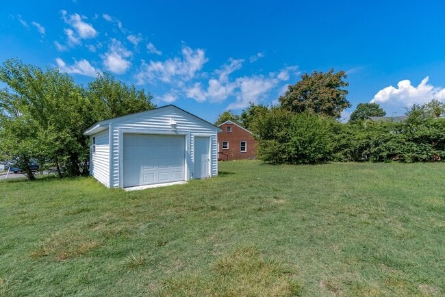 Building Photo - GORGEOUS COLONIAL HOME FOR RENT IN NEWPORT NEWS!!!