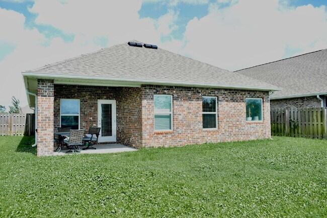 Building Photo - Beautiful waterfront Brick Home in Andrews Plantation.