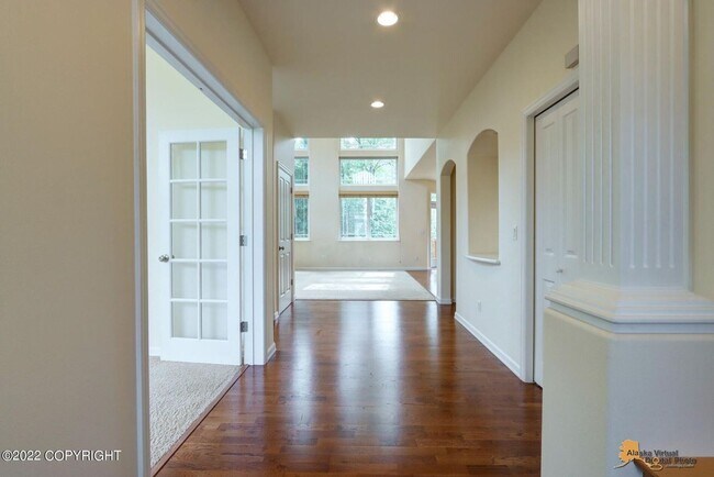Building Photo - Stunning home conviently located by Eagle ...