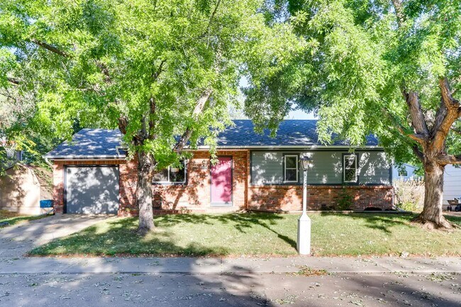 Building Photo - Bright & Cozy 3-Bedroom in the Heart of Longmont!