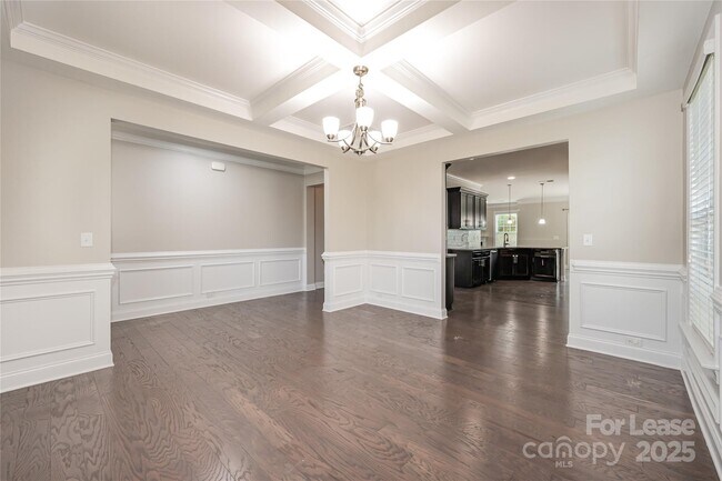 Building Photo - 1361 Rainier Dr