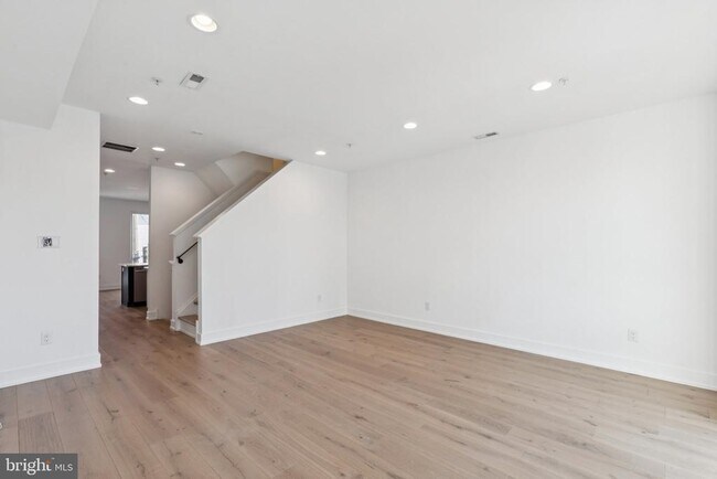 Building Photo - 2820 Livingston St