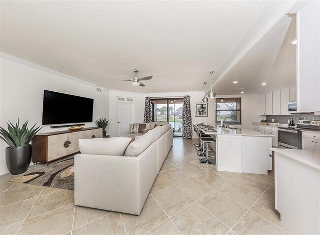 Building Photo - 10792 Tarflower Dr