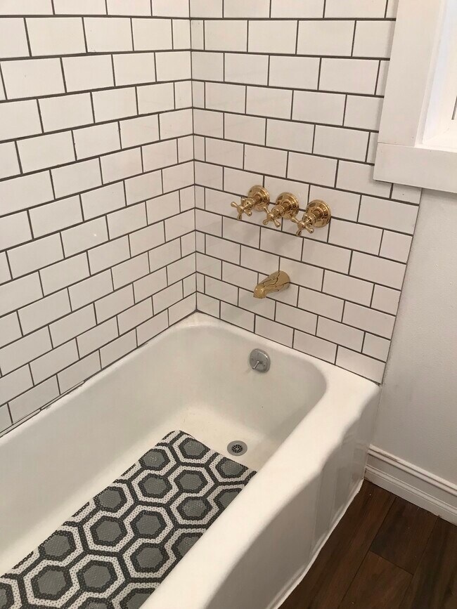 Building Photo - 903 Ward St