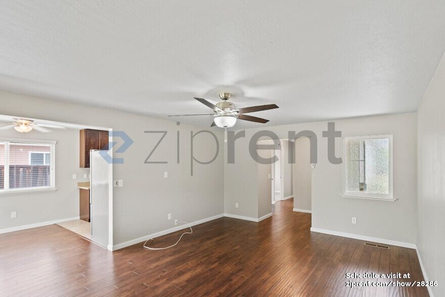 Building Photo - 3185 Country Dr