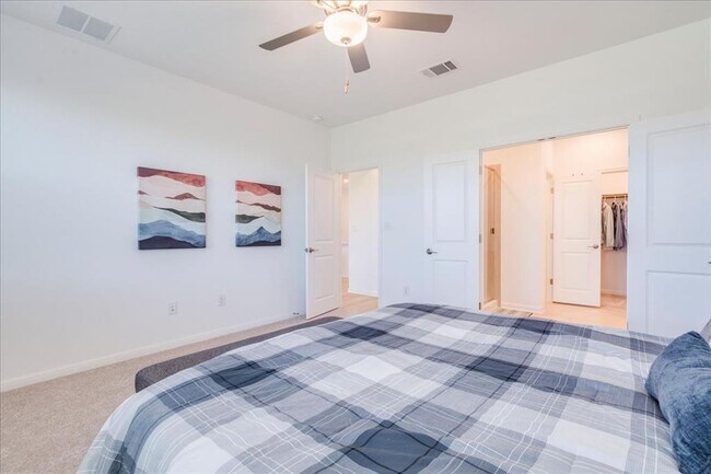 Building Photo - 802 Papaya Dr