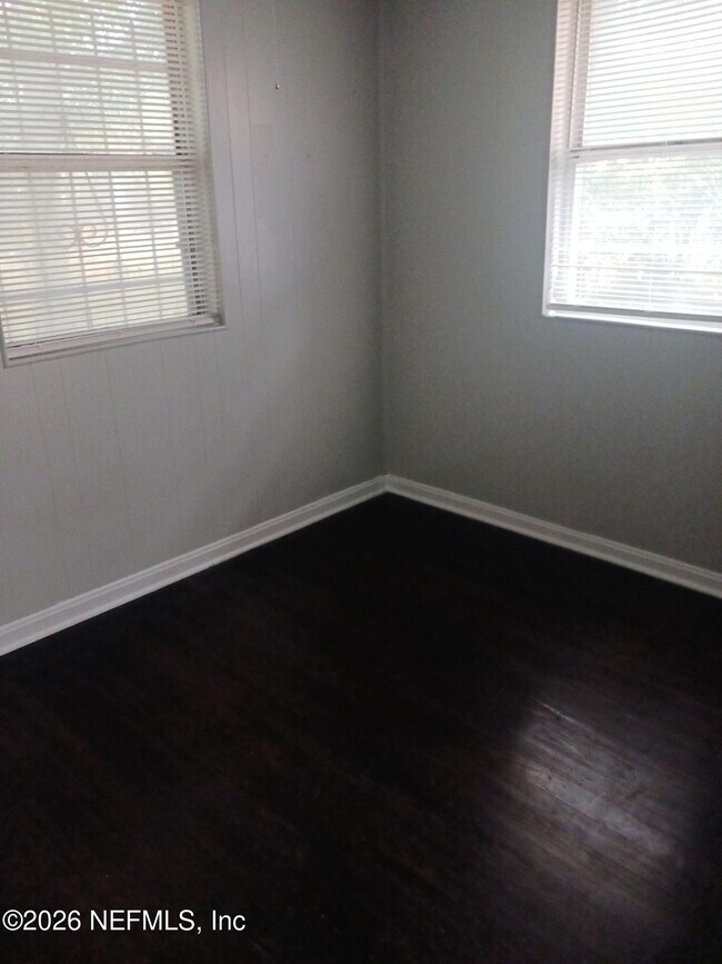 Building Photo - 1553 W 19th St