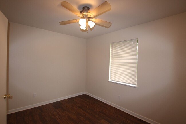 Building Photo - Coming Soon: 4 Bedroom 2 Bath home in Tyler!
