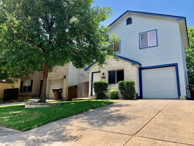 Building Photo - Beautiful 2 Bed/2.5 Bath Home in Round Roc...