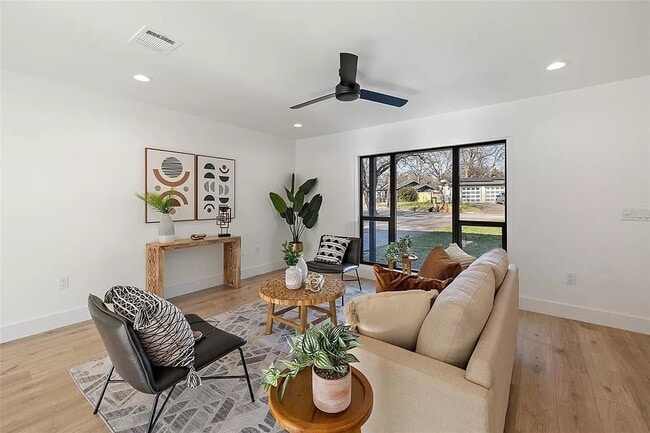 Building Photo - 6202 Brookside Dr