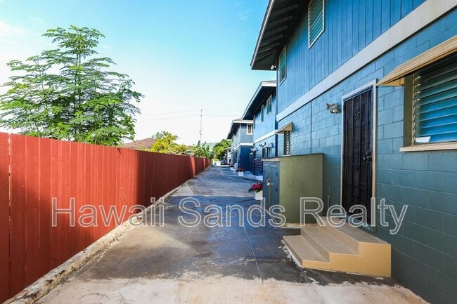 Building Photo - 3331 Hayden St