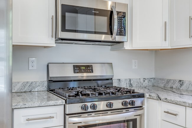 Building Photo - 2 Pumpkin Cir