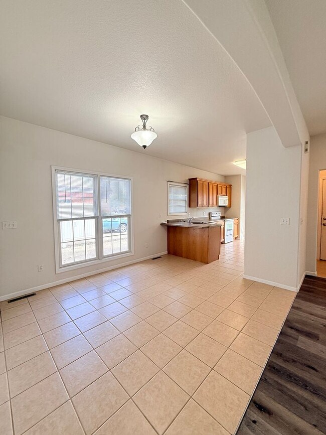 Building Photo - 927-MF2-E2