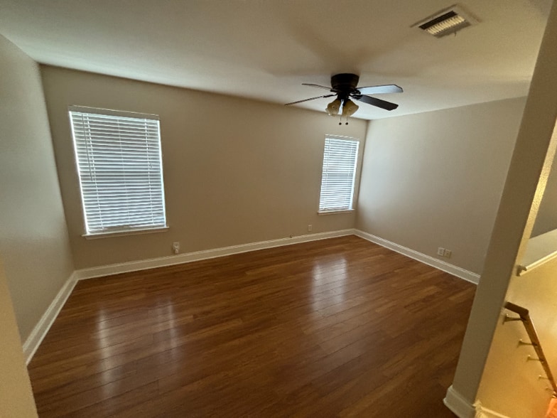 Building Photo - 369 Tanager Dr