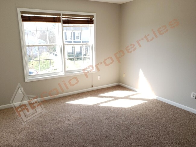 Building Photo - Lovely 4 Bedroom, 2.5 Bath Single-Family H...