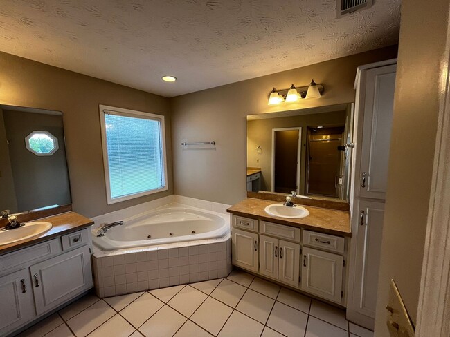 Building Photo - Blending Relaxation & Sophistication to Cr...