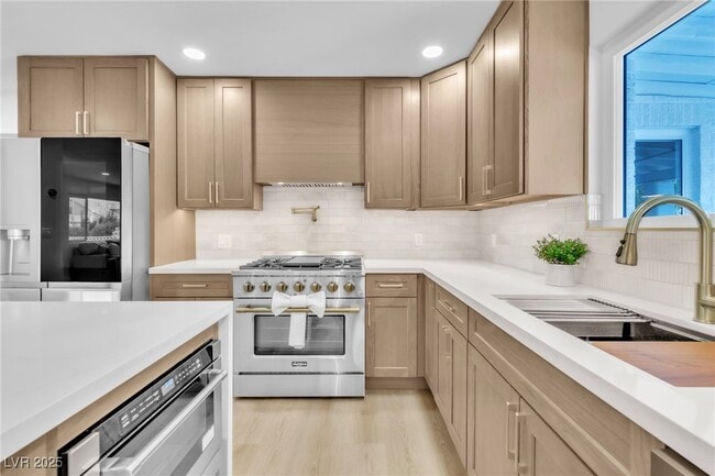 Building Photo - 3485 Shamrock Ave