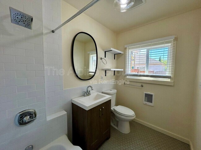 Building Photo - 4831 N Maryland Ave