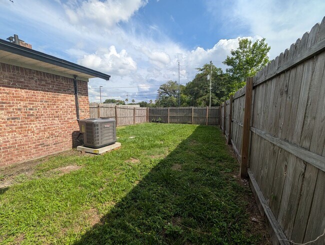 Building Photo - 6038 mh