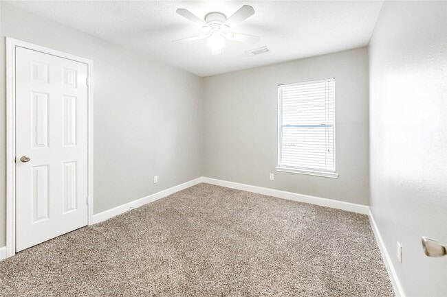 Building Photo - 7015 Yardley Dr