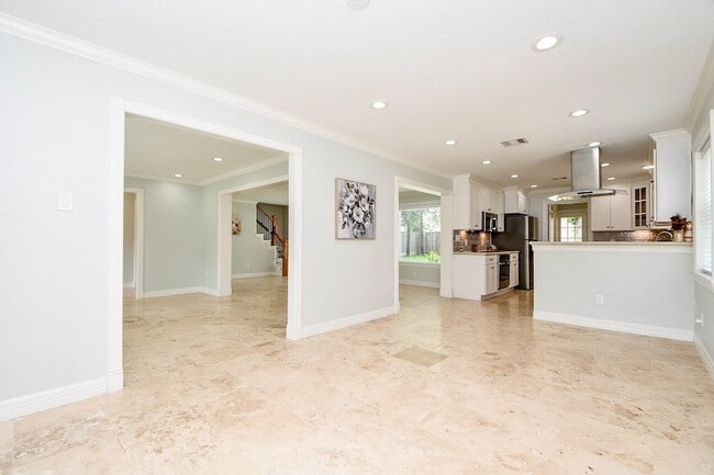 Building Photo - 707 Thistlewood Dr