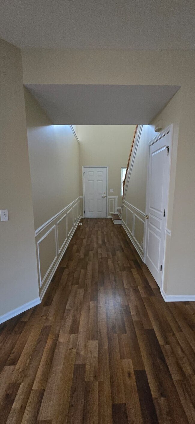 Building Photo - 2986 Peachtree Cir