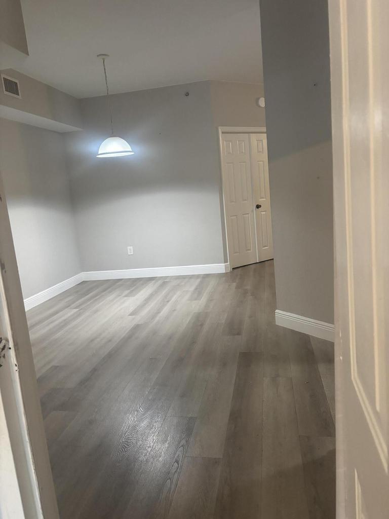 Building Photo - 350 Crestwood Cir