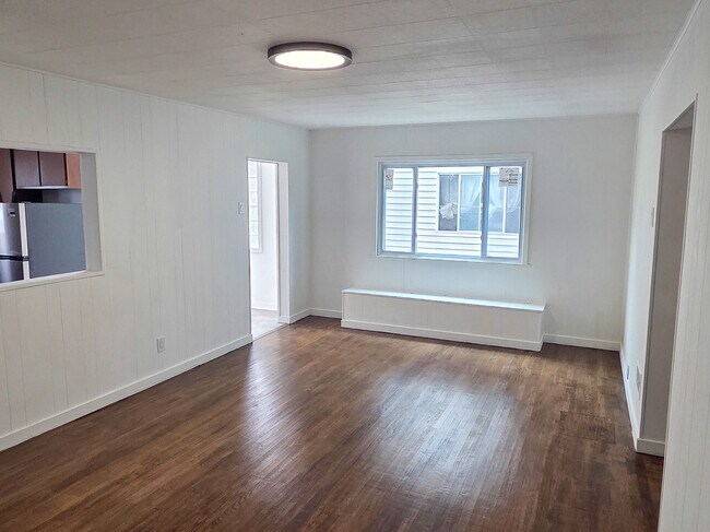 Building Photo - 346 E 12th Ave