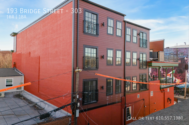 Building Photo - 193 Bridge St