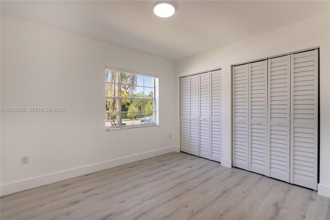 Building Photo - 15881 SW 139th Ave