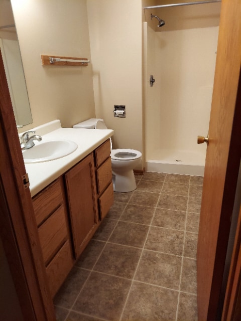 Shower - 1831 Parmenter St