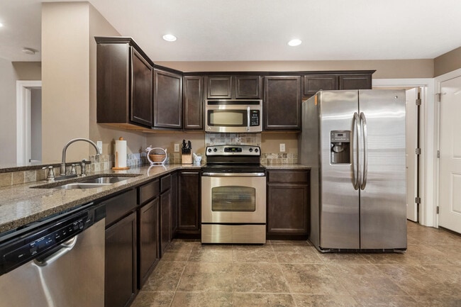 Building Photo - 2521 Pembrook Point