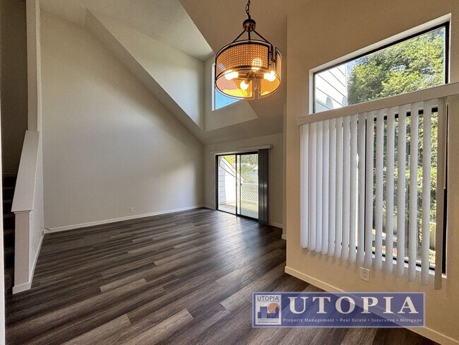 Building Photo - Newly Remodeled 2 Bed 1 Bath Unit Right Near Cabrillo College