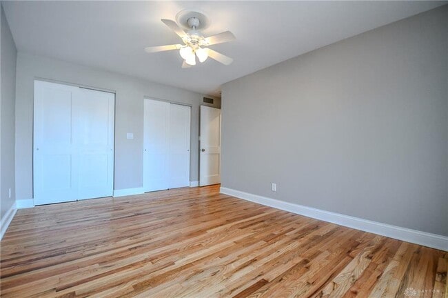Building Photo - 121 E Schantz Ave