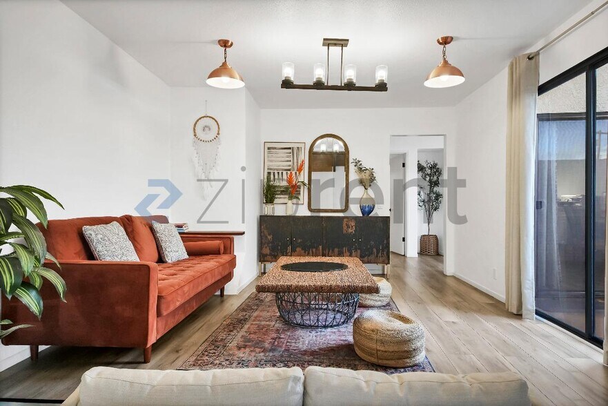 Building Photo - 10444 Canoga Ave