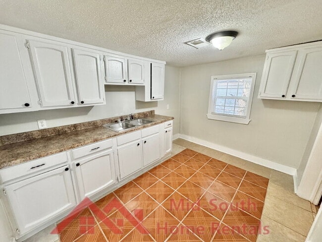 Building Photo - 2603 Carnes Ave