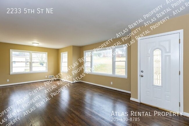 Building Photo - 2233 5th St NE