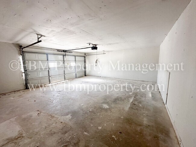 Building Photo - 801 S Wood St