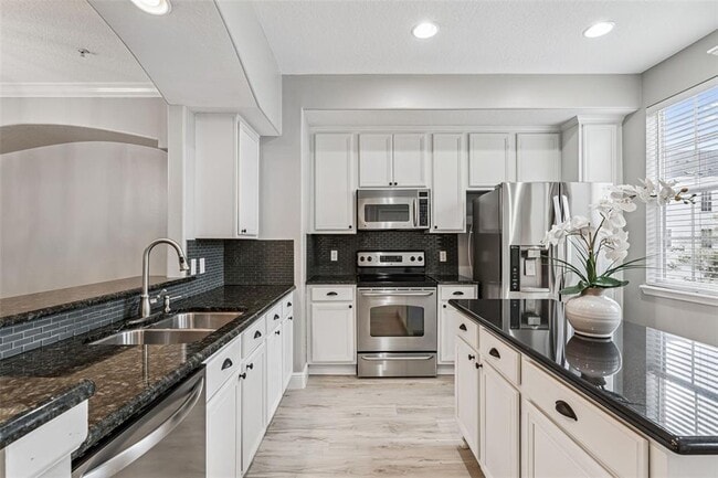 Building Photo - 4571 Virginia Dr