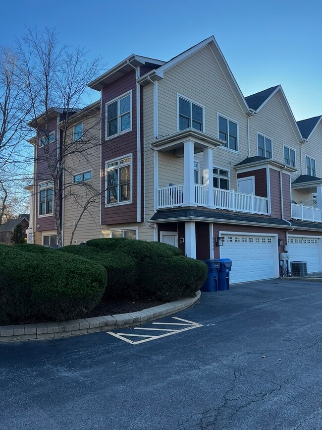 Building Photo - 1516 Broadway St