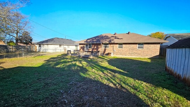 Building Photo - Charming 3-Bedroom Home in the Moore School District