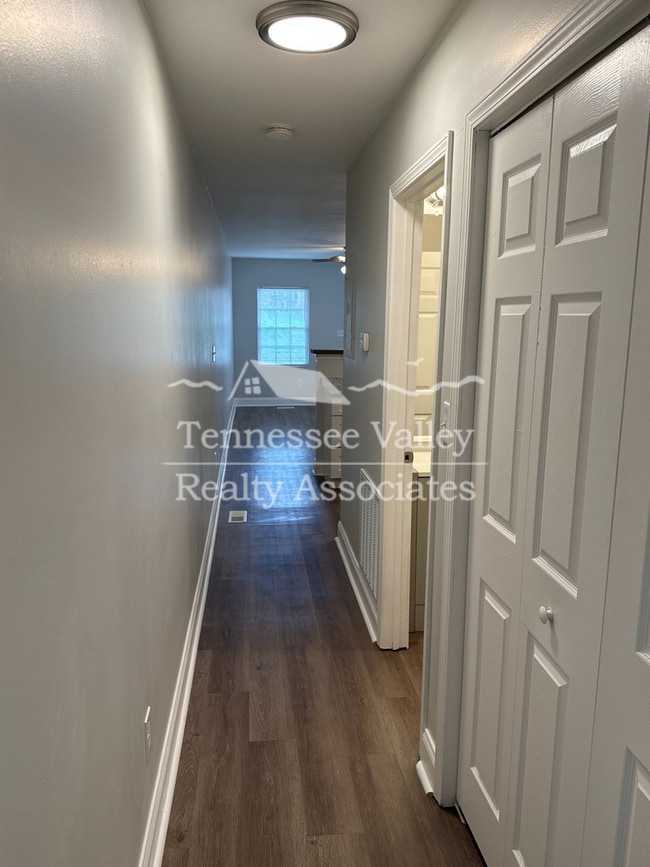 Building Photo - ALL NEW! Renovated, Move In Ready 1 bed/1 ...