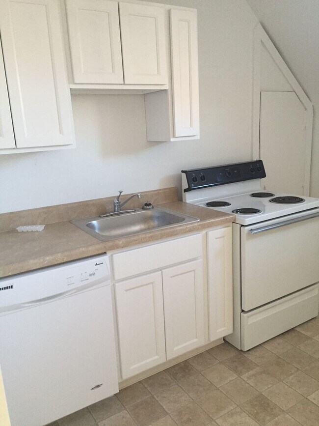 Building Photo - 3400 Ormond Ave